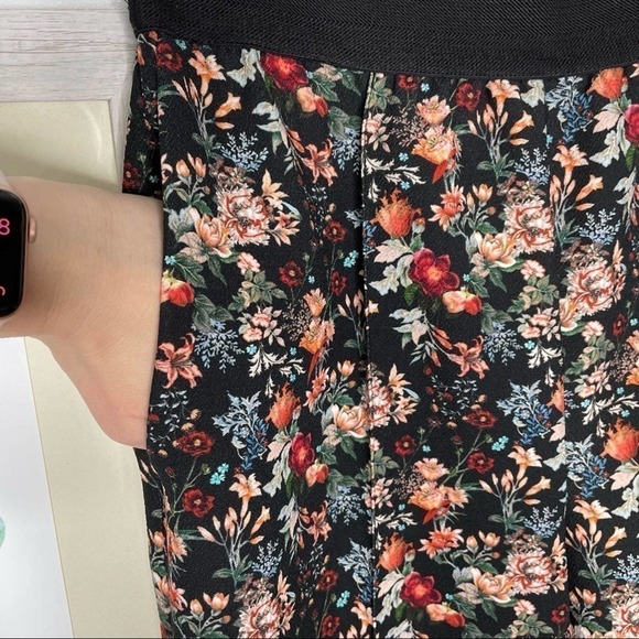 Zara Black Floral High Rise Pull On Tapered Ankle Pants Size Small - Picture 4 of 13